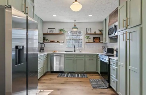 Church Street House | Beautiful Pet Friendly Home - 10 minutes to Trilith!