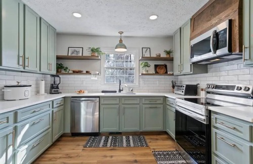 Church Street House | Beautiful Pet Friendly Home - 10 minutes to Trilith!