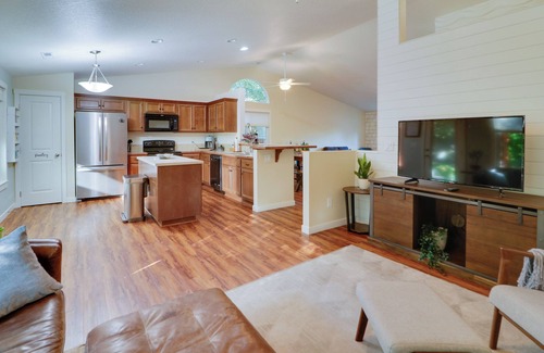 Washougal House | Beautiful Pet-Friendly Washougal Home w/Fire Pit!