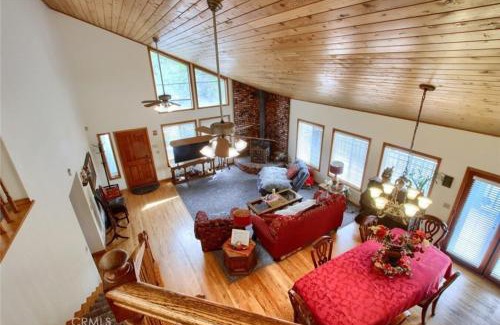 Oakhurst House | Beautiful Pet-Friendly Spacious Lodge near Yosemite & Lakes 12 Beds 6 BR up to 16 people
