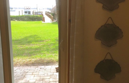 Palmetto Apartment | Beautiful Pet Friendly Island Waterfront Apartment, 100Ft Fishing Dock and Tiki.