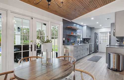 Gulf Breeze House | Beautiful Pool Home and Great Backyard for Corn Hole!