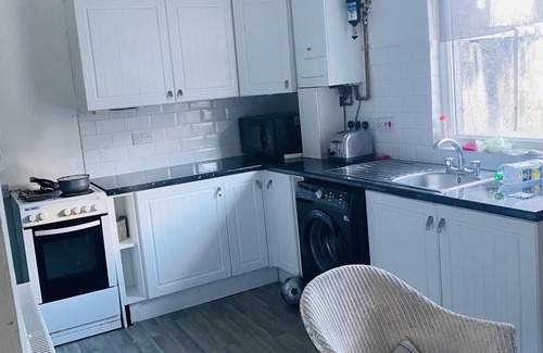 Bury Apartment | Beautiful portable single room in an apartment