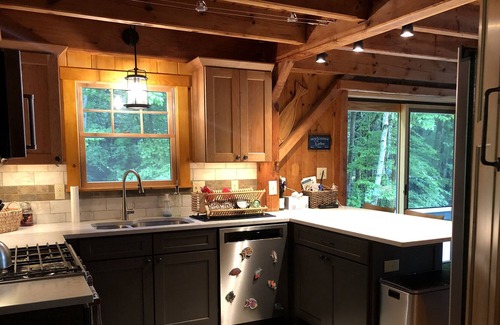 West Poland House | Beautiful Post and Beam on crystal clear Thompson Lake
