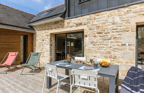 Clohars-Fouesnant House | Beautiful private villa for 6 guests with private pool, WIFI, TV, terrace, pets allowed and park.