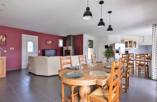 Saint-Martin-de-Seignanx House | Beautiful private villa for 8 guests with pool, A/C, WIFI, TV, terrace and parking