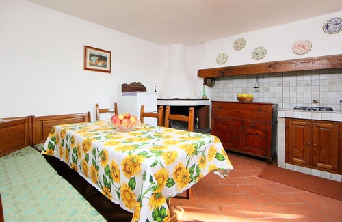 Pieve a Presciano Villa | Beautiful private villa with WIFI, private pool, TV, patio, pets allowed, panoramic view and par.