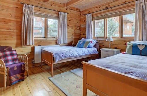 Little Petherick House | Beautiful private villa for 6 guests with WIFI, TV, patio and parking