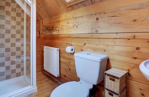 Little Petherick House | Beautiful private villa for 6 guests with WIFI, TV, patio and parking