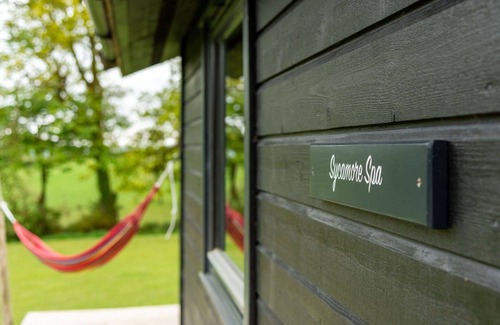 Brazzacott House | Beautiful private villa with hot tub, WIFI, TV, terrace, pets allowed, panoramic view and parking