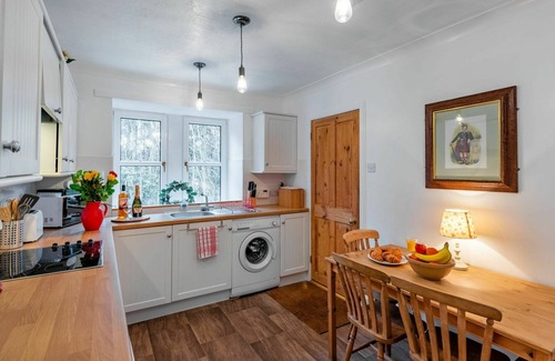 Invermoriston House | Beautiful private villa for 4 guests with WIFI, TV, patio and parking