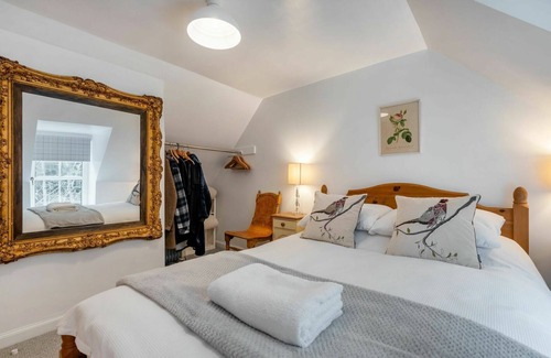 Invermoriston House | Beautiful private villa for 4 guests with WIFI, TV, patio and parking