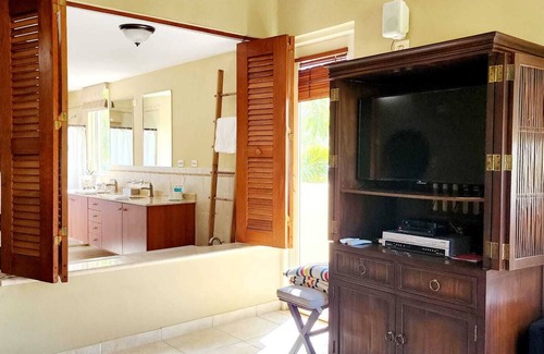 Candelero Abajo Apartment | Beautiful Private Garden View 4 Bedroom Apartment (Monthly Rentals)