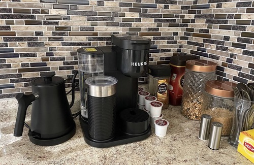West Side Apartment | Beautiful Private 2 Bed Apt, near NYC+EWR Airport