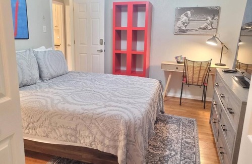 Garden Oaks House | Beautiful private cottage in Greater Heights/Oak Forest 1-bed/1bath