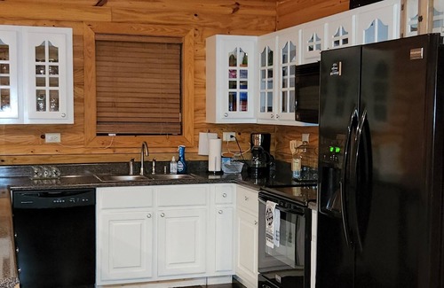 Iuka Cabin | Beautiful, Private, Cozy Lakeview Cabin nWiFi with a Pool Table, Jacuzzi, & more