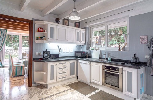 Benalmadena Villa | Beautiful private villa for 6 guests with WIFI, private pool, TV, patio and parking