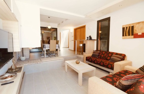 Bonmont Terres Noves Villa | Beautiful private villa for 6 people with WIFI, A/C, private pool, TV, patio and parking