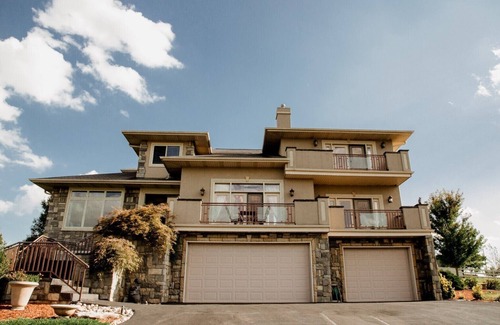 Turners House | Beautiful Private Getaway on 5 acres, with 6 bedrooms and 4 full bathrooms.