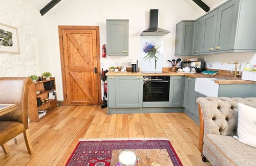 Struan House | Beautiful private villa for 2 guests with WIFI, TV, patio, panoramic view and parking