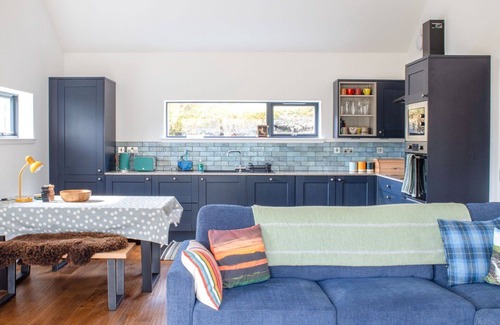 Breakish House | Beautiful private villa for 2 people with WIFI, TV, terrace, pets allowed and parking