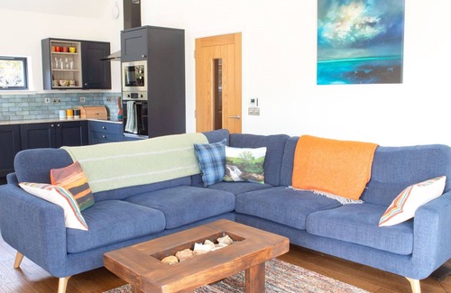 Breakish House | Beautiful private villa for 2 people with WIFI, TV, terrace, pets allowed and parking