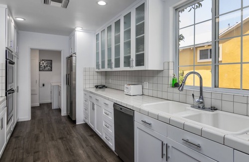 Valley Village House | Beautiful private house W/Spa& pool @ heart of LA