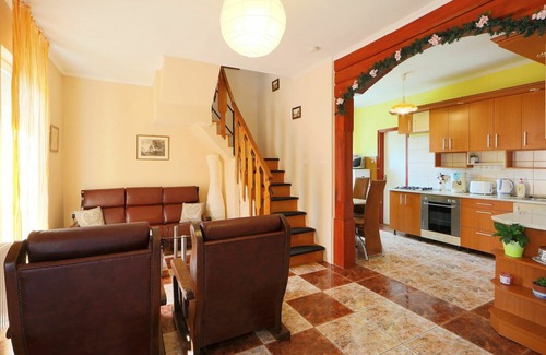 Koroshegy House | Beautiful private villa for 8 people with A/C, WIFI, TV, patio, pets allowed and parking