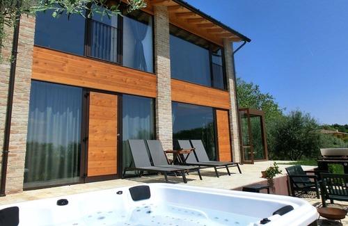 Venegazzu Villa | Beautiful private villa with private pool, sauna, A/C, WIFI, hot tub, TV, pets allowed and parking