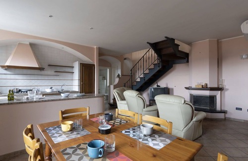 Villa Viani House | Beautiful private villa for 6 people with WIFI, terrace, pets allowed and panoramic view