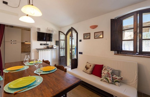 Roccastrada Villa | Beautiful private villa for 6 guests with WIFI, pool, TV, terrace, pets allowed and parking