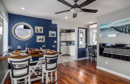 Central Okanagan House | Beautiful & Private Lakeside Space/Downtown/King Bed/2 Patios/BBQ &Dog-Friendly!