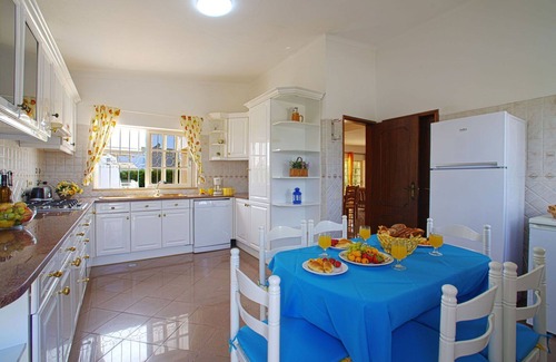 Mem Moniz House | Beautiful private villa for 6 guests with private pool, A/C, WIFI, TV, terrace and parking