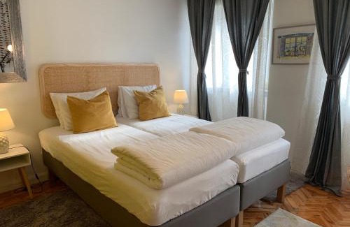 Paco De Arcos House | Beautiful Private Room next to Lisbon - NEW