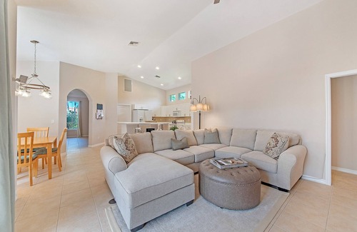 Central Naples House | Beautiful Private & Secluded Pool Home - Briarwood