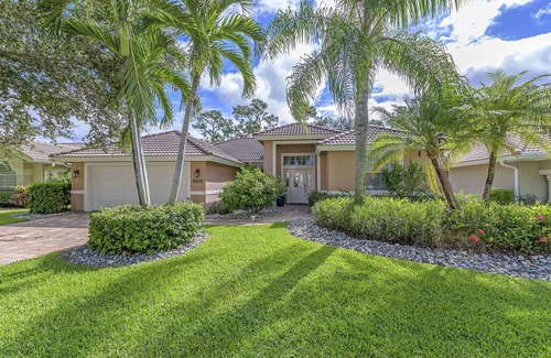 Central Naples House | Beautiful Private & Secluded Pool Home - Briarwood