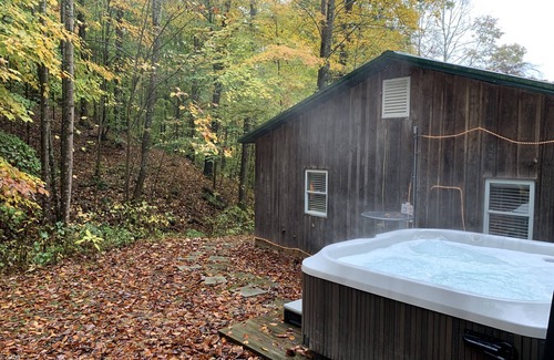 New Marshfield Cabin | Beautiful, private, serene and clean! Near Athens and Hocking Hills.