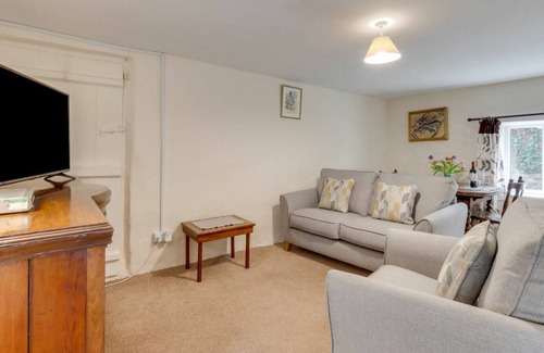 Parracombe House | Beautiful private villa for 2 guests with TV, patio, pets allowed, panoramic view and parking