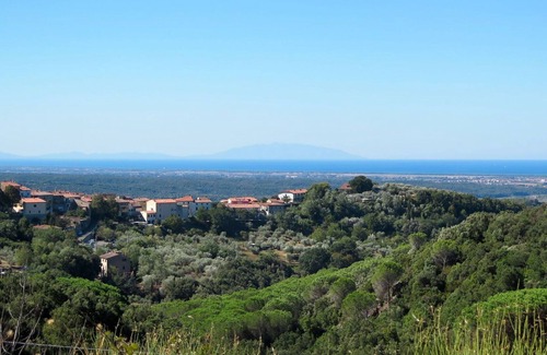 Toiano Villa | Beautiful private villa for 3 people with TV, terrace and parking