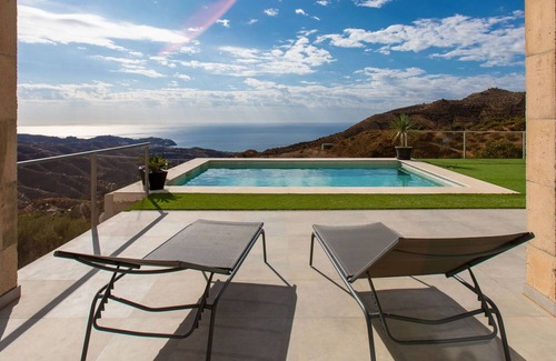 Almunecar Villa | Beautiful private villa for 6 people with A/C, WIFI, private pool, TV, terrace and parking