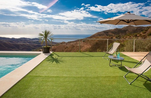 Almunecar Villa | Beautiful private villa for 6 people with A/C, WIFI, private pool, TV, terrace and parking