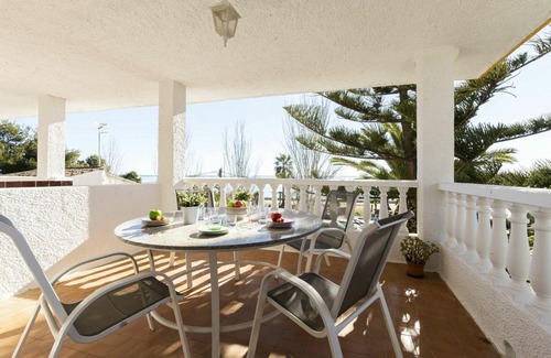 L'Ampolla Villa | Beautiful private villa for 12 people with WIFI, TV, patio, pets allowed and parking