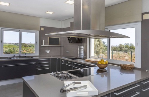 Peniscola Villa | Beautiful private villa with WIFI, private pool, A/C, TV, patio, pets allowed and parking