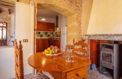 Sencelles House | Beautiful private villa for 6 guests with private pool, WIFI, TV, patio and parking