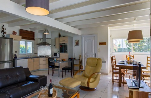 Cleder House | Beautiful private villa for 6 guests with WIFI, TV, terrace, pets allowed and parking