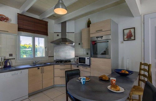Cleder House | Beautiful private villa for 6 guests with WIFI, TV, terrace, pets allowed and parking