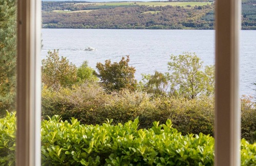 Lewiston House | Beautiful private villa for 2 guests with WIFI, TV, pets allowed and parking
