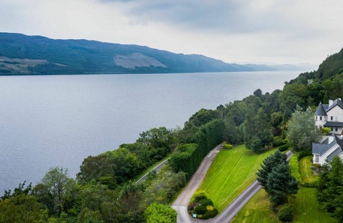 Lewiston House | Beautiful private villa for 4 people with WIFI, TV, pets allowed and parking