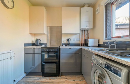 Marybank House | Beautiful private villa for 4 people with WIFI, TV, patio and parking