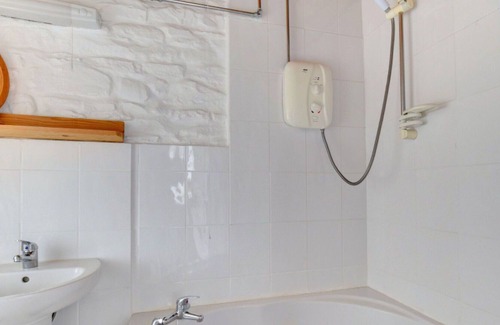 Llanwrda House | Beautiful private villa for 4 people with TV, patio, pets allowed and parking